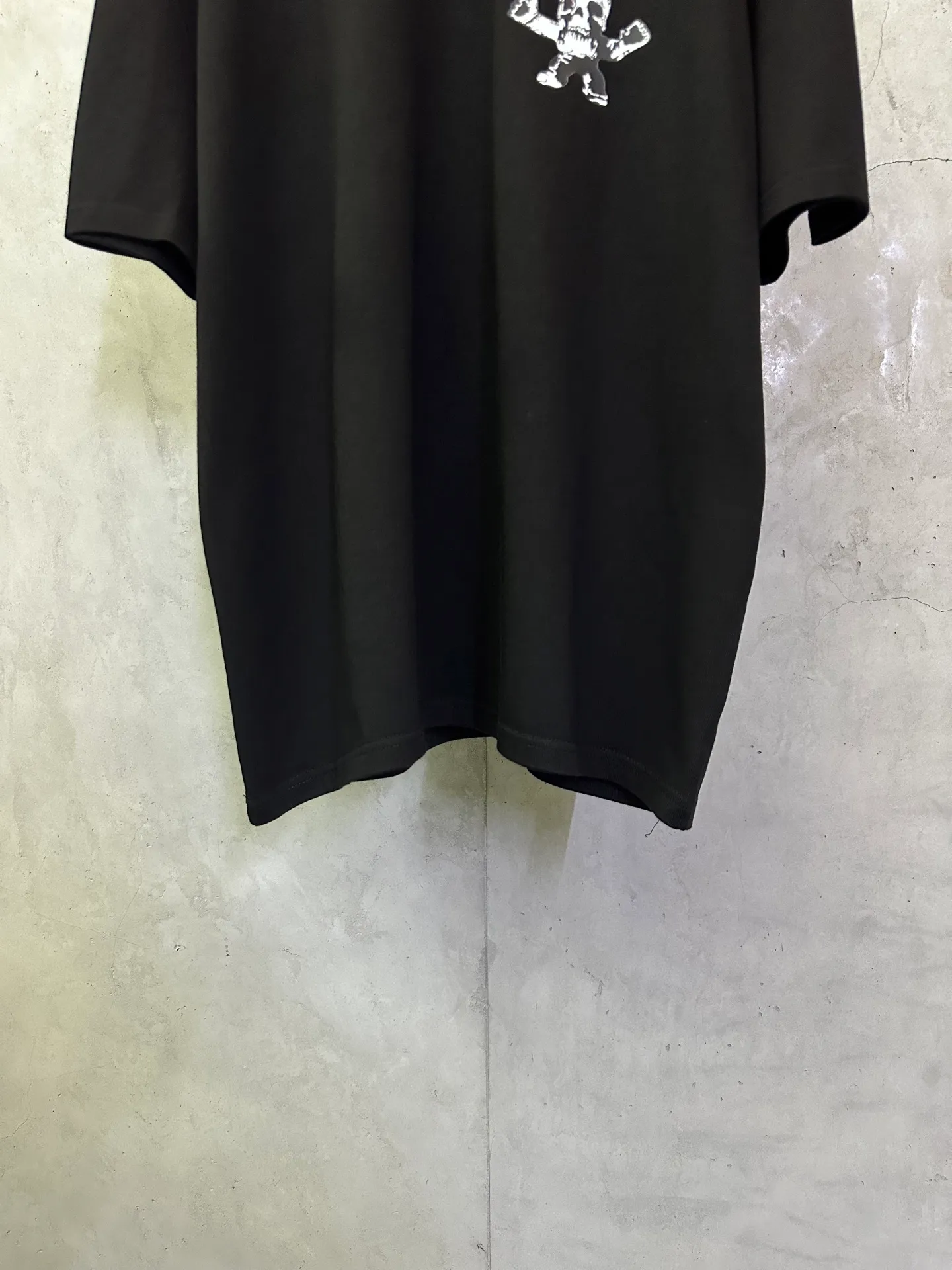P260 Chrome Hearts 25ss foti system black color nine-square grid round neck short-sleeved T-shirt. Fabric is high-definition and super heavy. Cotton double yarn compact Xinjiang cotton. Weight 400g. Paired with 2*2 Salona rib. 420g. Clean cloth. Clear texture. Tight feel. Stiff. High color fastness. No deformation. No discoloration. Customized hardware. Thread. Accessories. Matching. Same style for men and women. -Color: Black White -Size: XS S M L XL